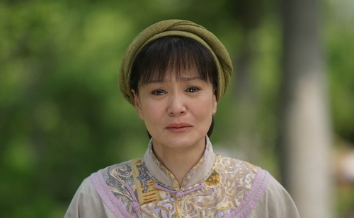 她是琼瑶女郎,丈夫坠楼情路坎坷,遭刘德凯始乱终弃,至今仍守寡