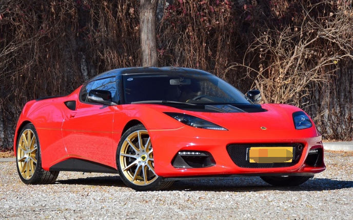 路特斯evora的外观霸气十足,高颜值有气势,很受大家的欢迎