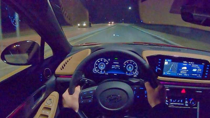 夜晚实拍2020款现代索纳塔Limited,液晶仪表盘亮起彻底心动了!,汽车,玩车,好看视频