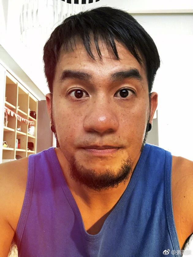 张震岳自曝女友预产期在下月 调侃宝宝也是蒜头鼻