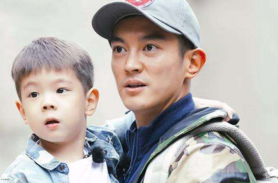 黄毅清与霍思燕有一腿?嗯哼被曝不是亲生,公开称12月有更大的瓜