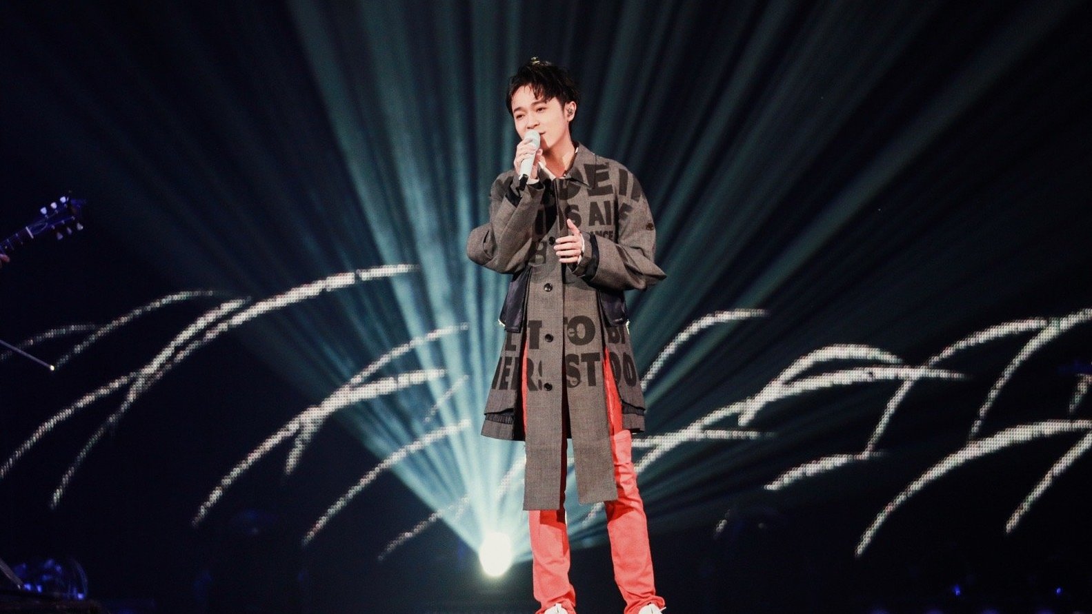 kkbox风云榜颁奖典礼举行,邓紫棋吴青峰a-lin倾情演唱