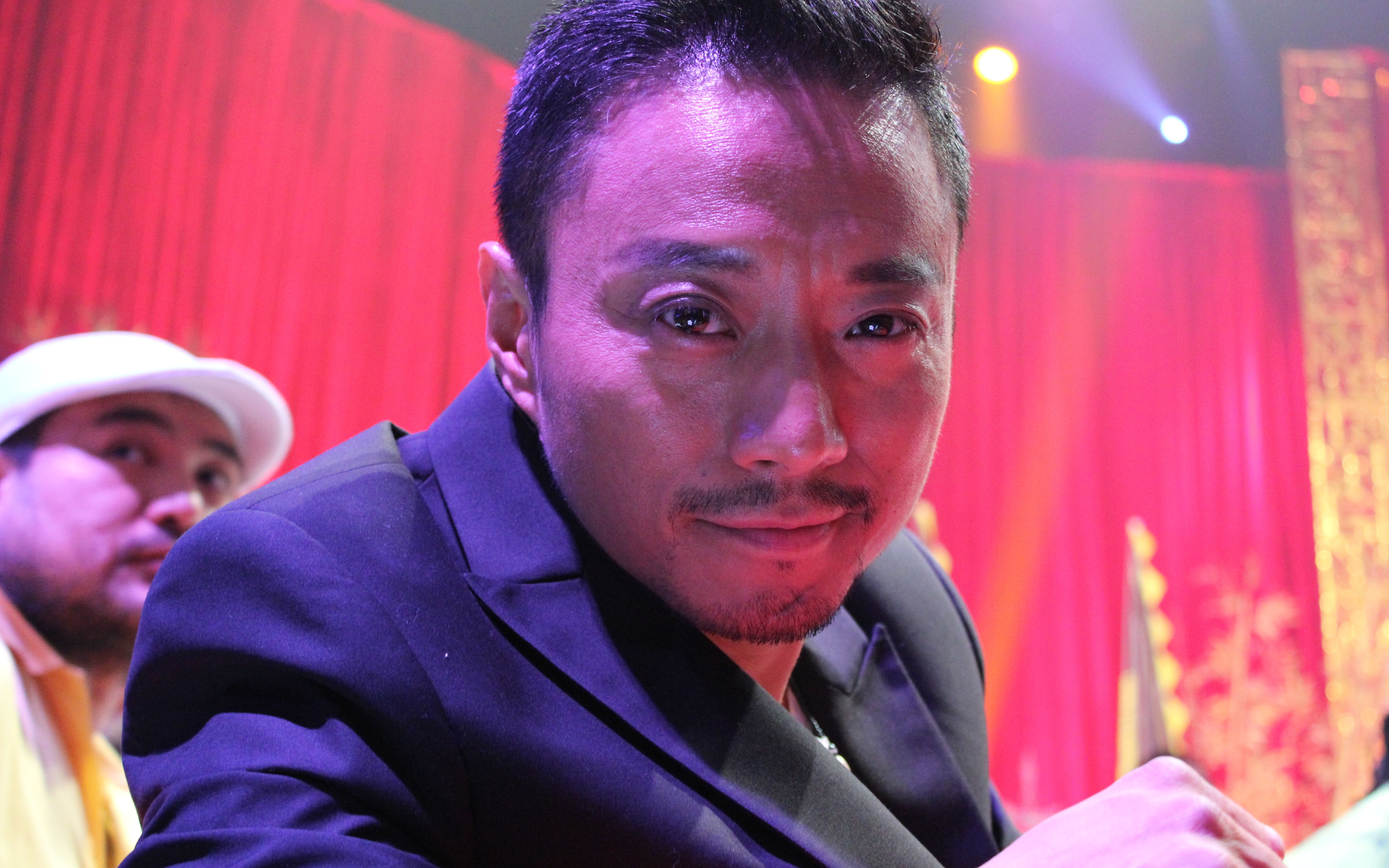 张涵予的收藏爱好是被冯小刚一伙人带着入行的,他自