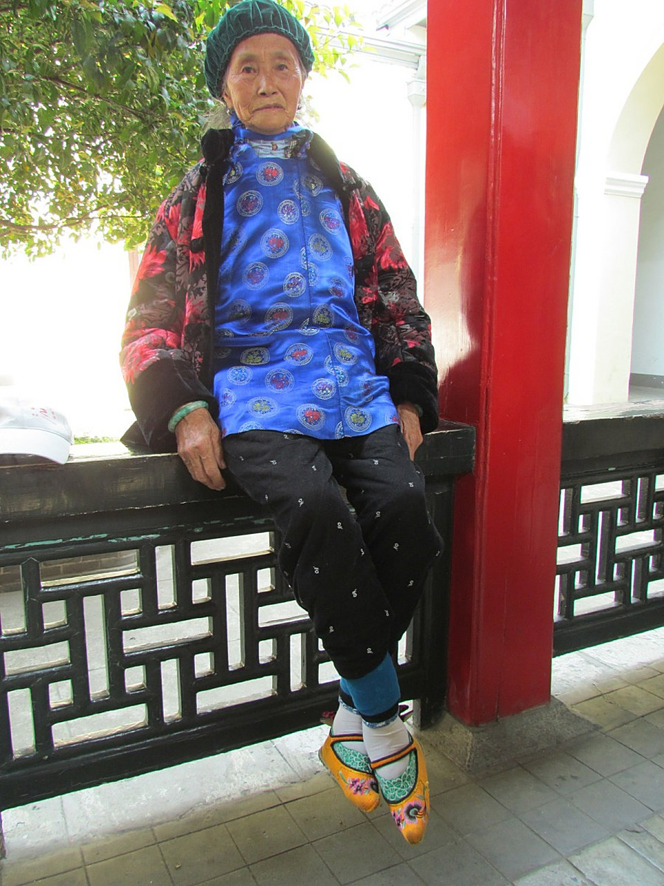 为什么中国的古代女性都要裹小脚,这是一种审美还是虐待?