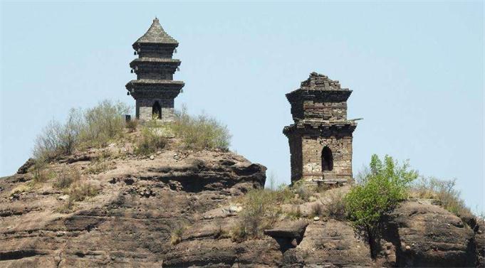 河北双塔山顶部出现神秘寺庙,游客说,难道是神仙留下的踪迹?