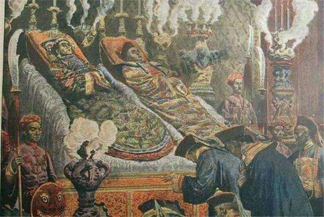 考古队打开光绪墓,发现光绪帝双手紧握,专家掰开后大喜