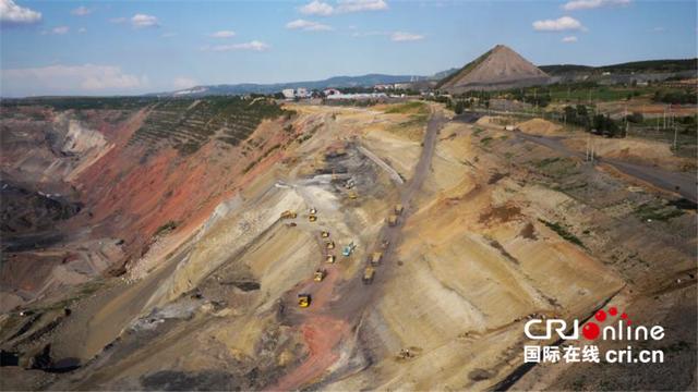 昔日亚洲最大露天煤矿已成为当地居民休闲娱乐好去处