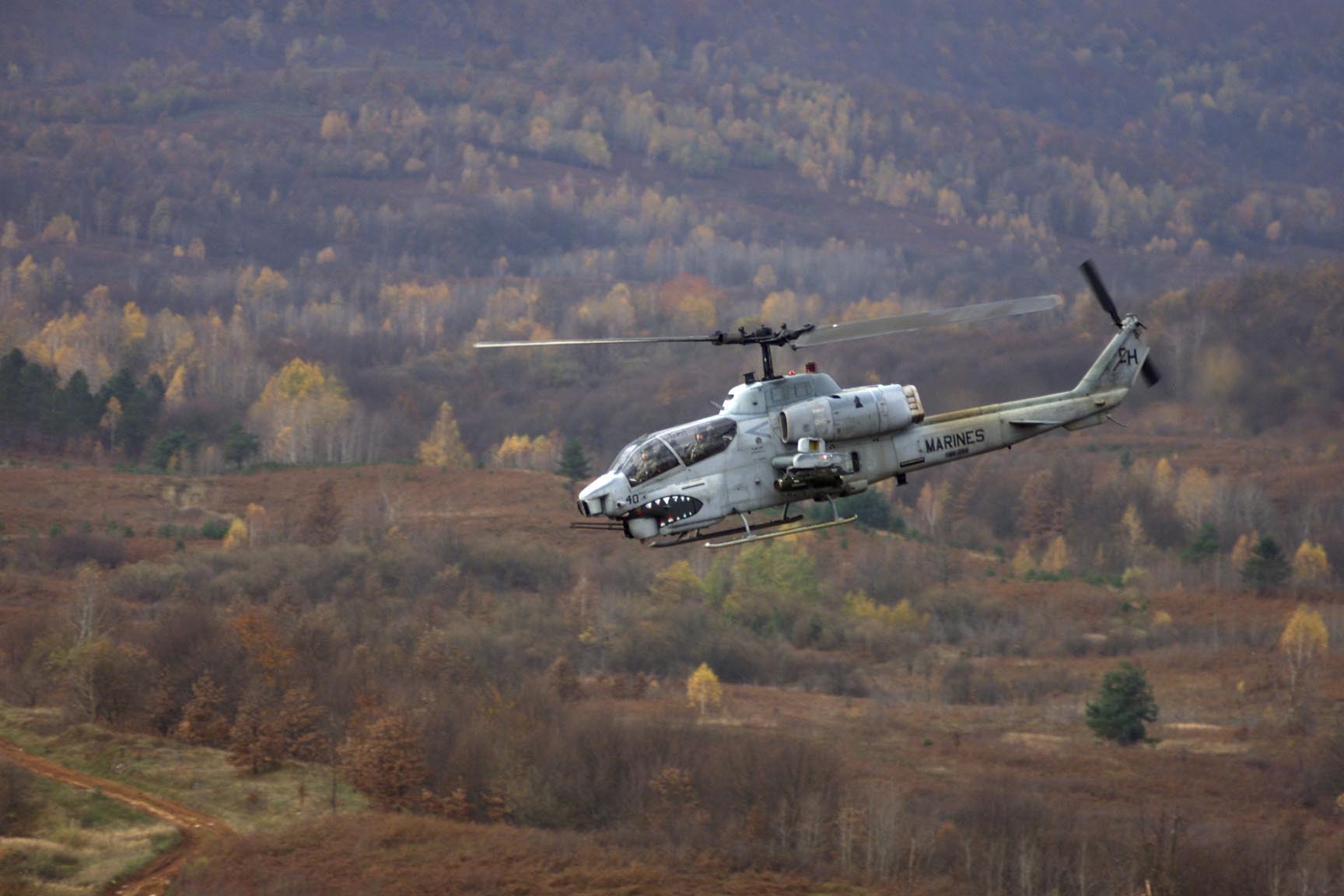 穿梭丛林之王——美军 ah-1 "超级眼镜蛇"双发 直升机