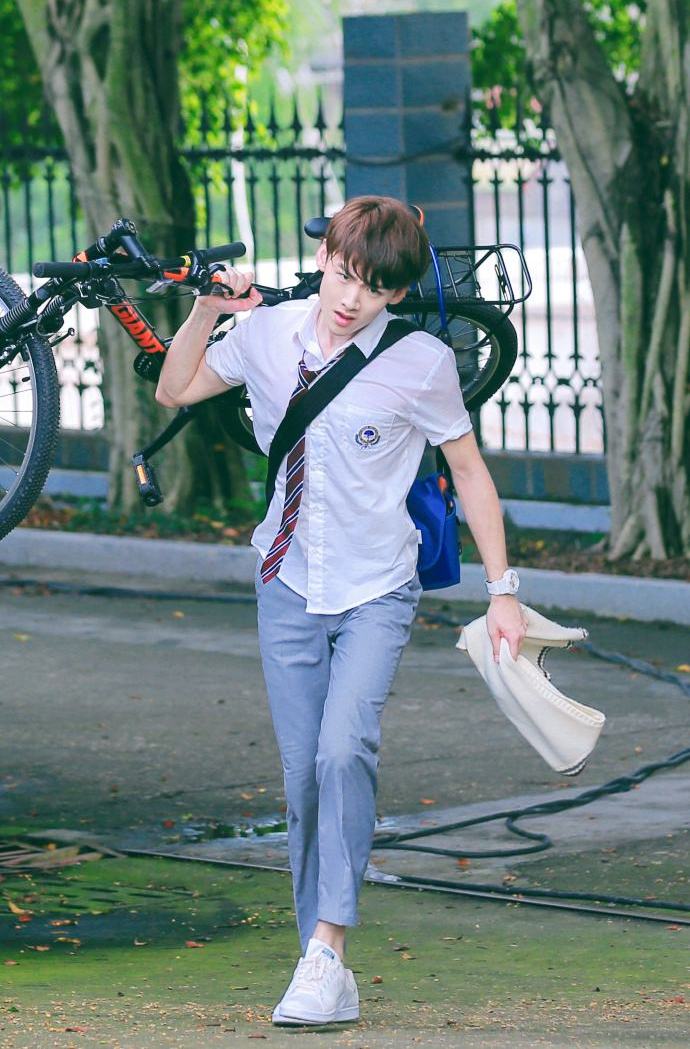 中国内地男演员白敬亭