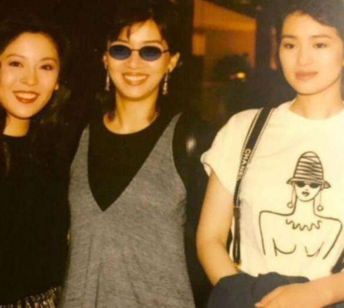 向太陈岚年轻时和张国荣的这张合影,金童玉女即视感,不输关之琳