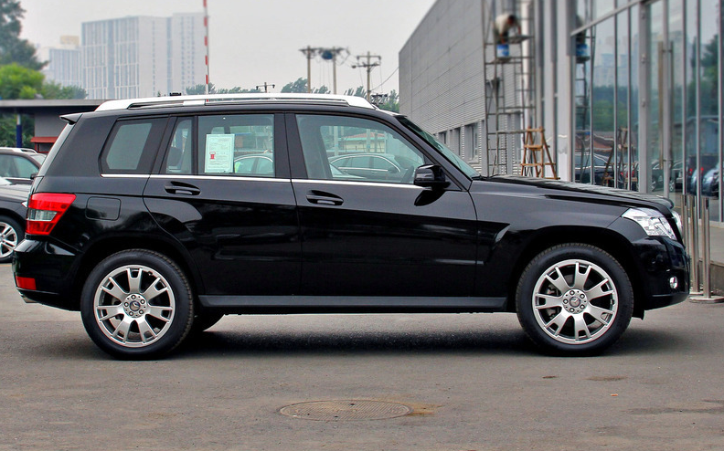 这款奔驰glk级不但外观时尚,销量在同级别车中也一直比较领先!