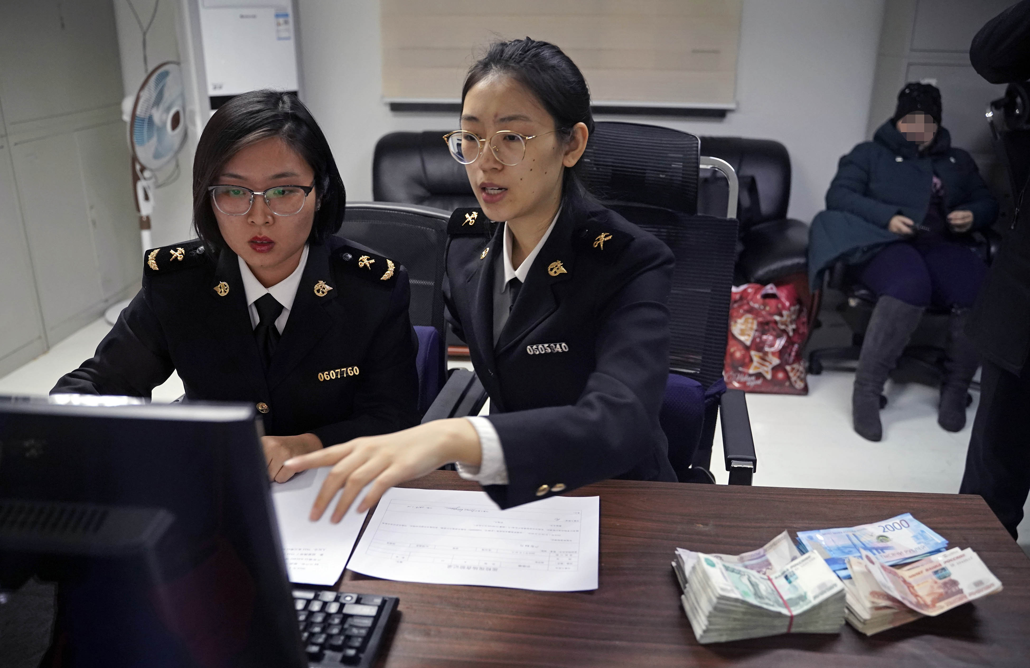 内蒙古满洲里:边城海关 寒冬里的坚守(2)