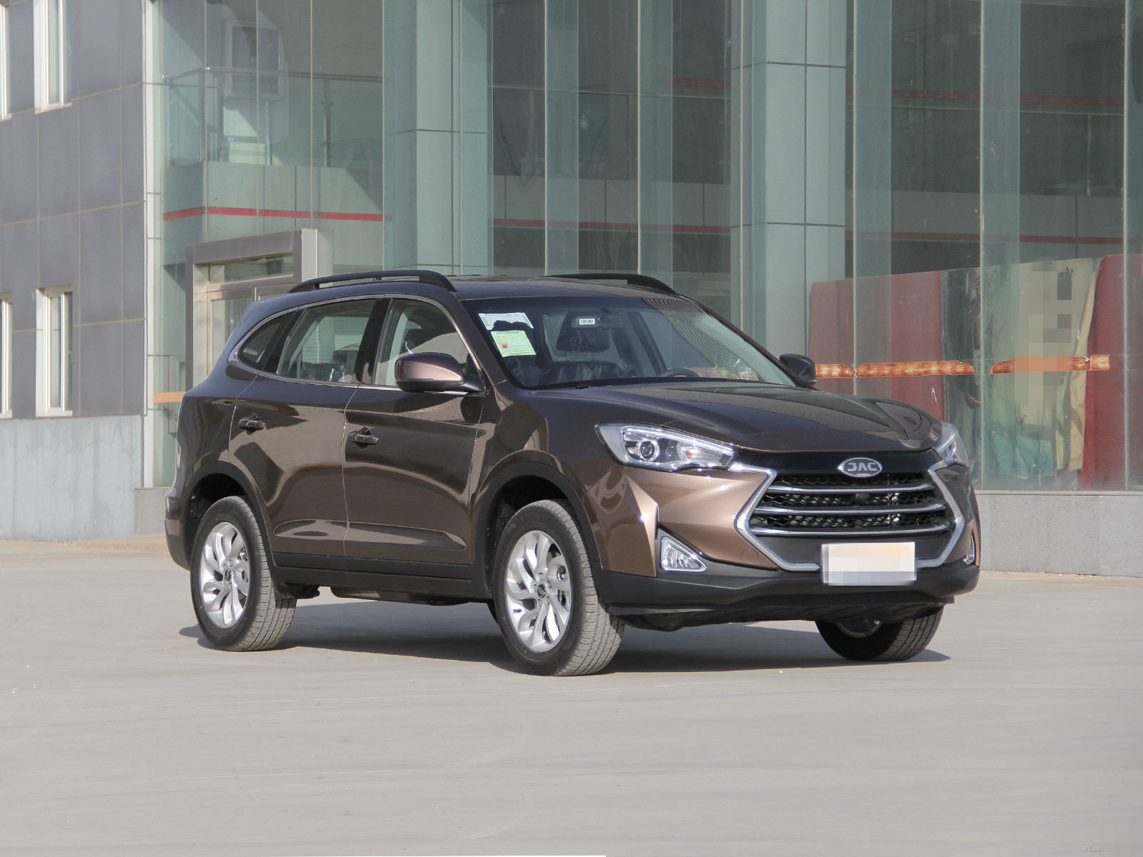 这款瑞风s7外观看起来还是比较好看,我比较喜欢车头样子.