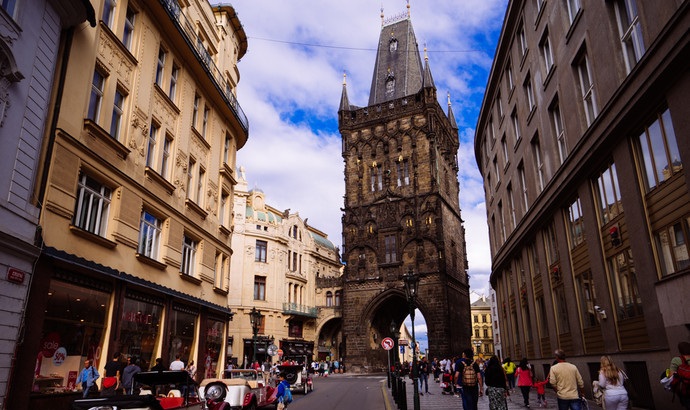 火药塔布拉格老城的一座哥特式城门,该市的地标性建筑物之一