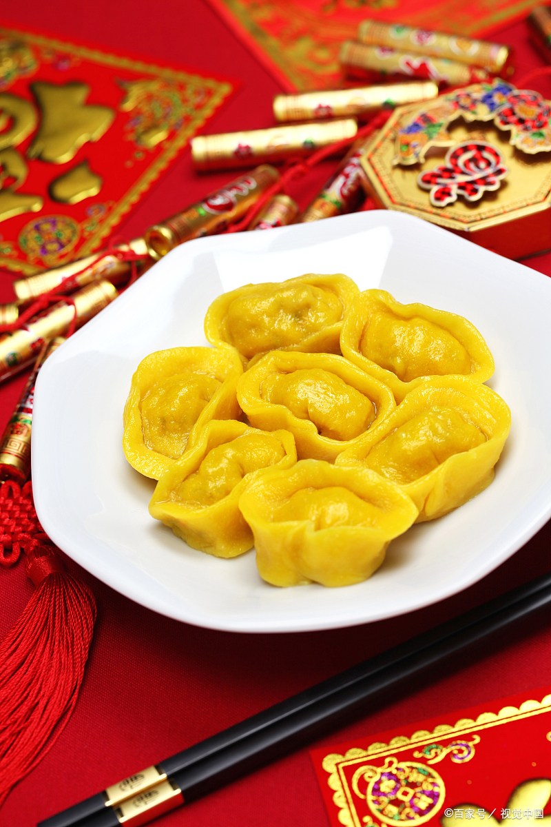 蜂岩黄饺,这道源自中国贵州省遵义市的特色美食,以其外酥里嫩,味道鲜