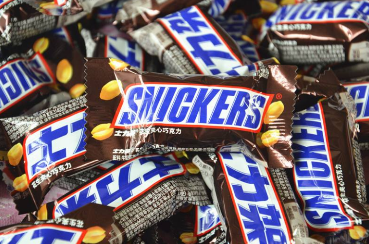 实拍士力架是怎么生产的,密密麻麻的士力架,看着口水都要流出来