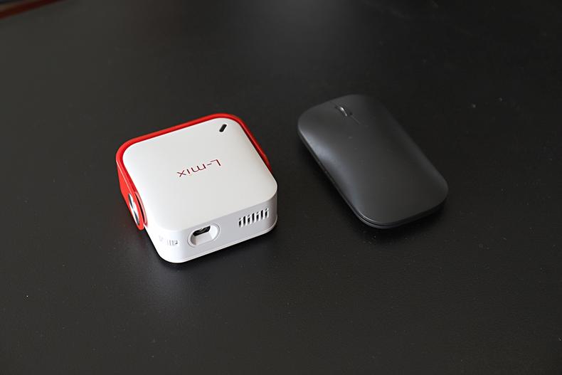 轻松实现大屏梦 掌上神器l-mix微型投影仪体验