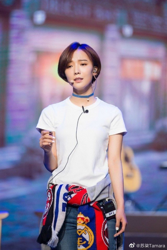 学着过年# #鼠年新愿# 我:"小姐姐,我有两套