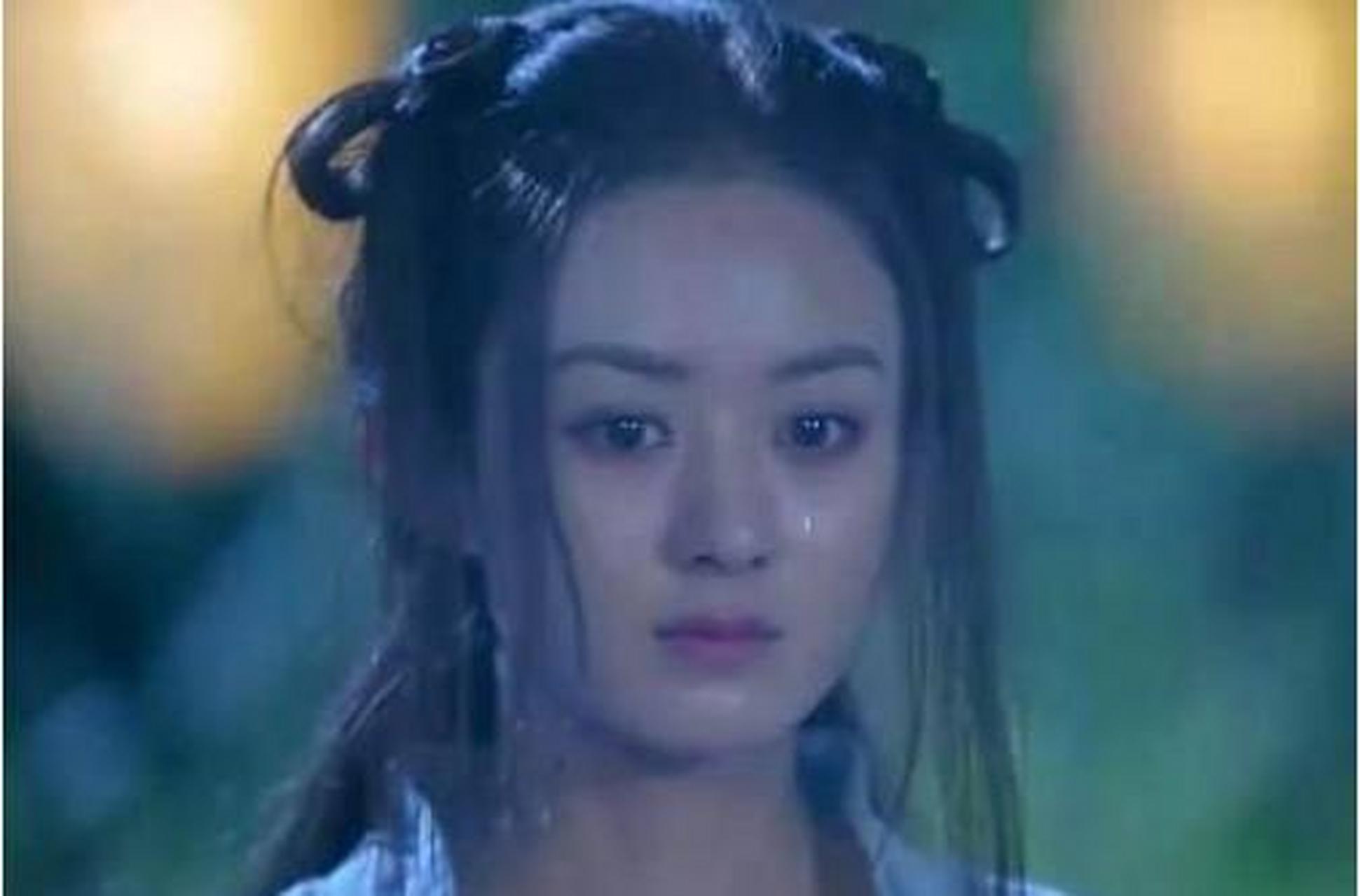 女星淋雨哭戏,郑爽楚楚可怜,戚薇真实,看到沈月:确定是女主?