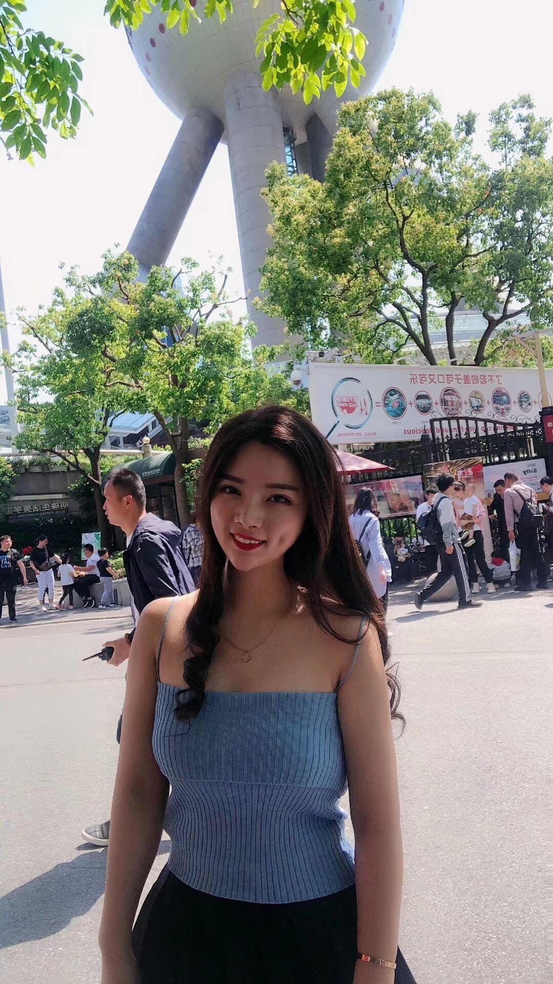 容貌俊美,身材丰满,气质优雅的河南小美女,你是否喜欢?