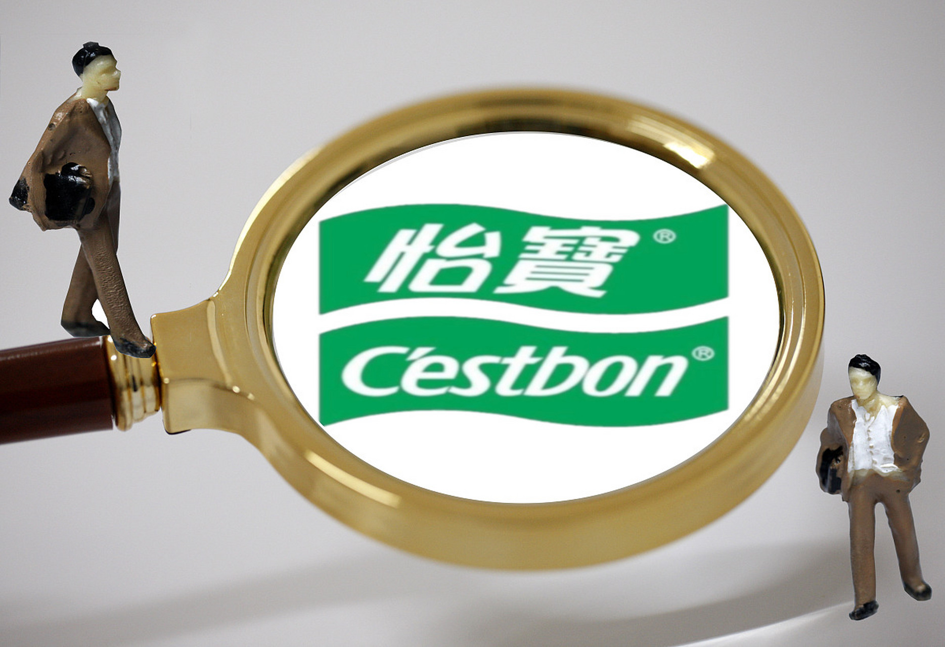 怡宝(cestbon)是饮用水品牌排行中的佼佼者,以其优质的水源,先进的