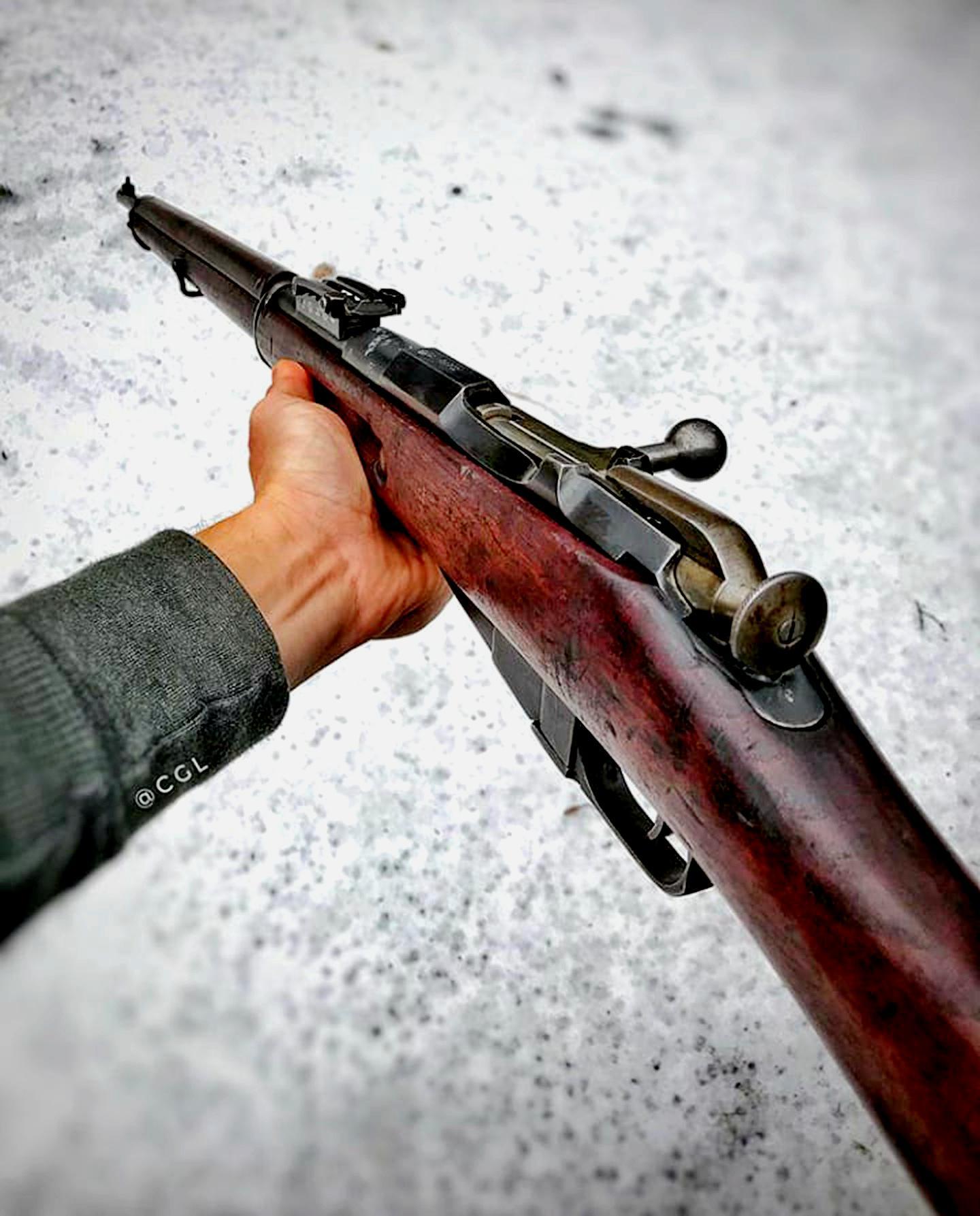 莫辛-纳甘步枪:莫辛纳甘型步枪诞生于19世纪90年代,该型步枪来自两个