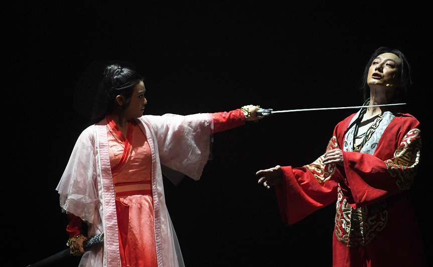 陈妍希一身红色嫁衣亮相梅兰芳大剧院,眼神杀气十足,经典重温!