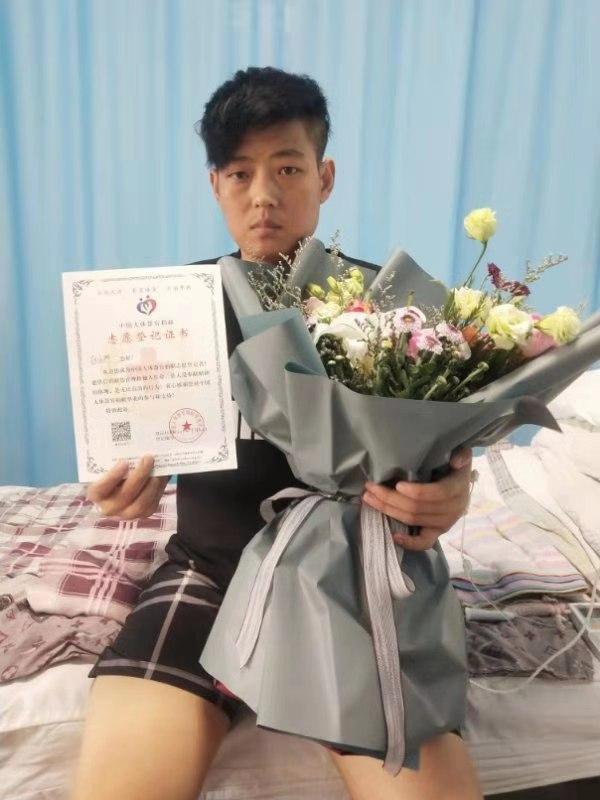 致敬!沙河患癌小伙欲捐眼角膜"换种方式看世界"
