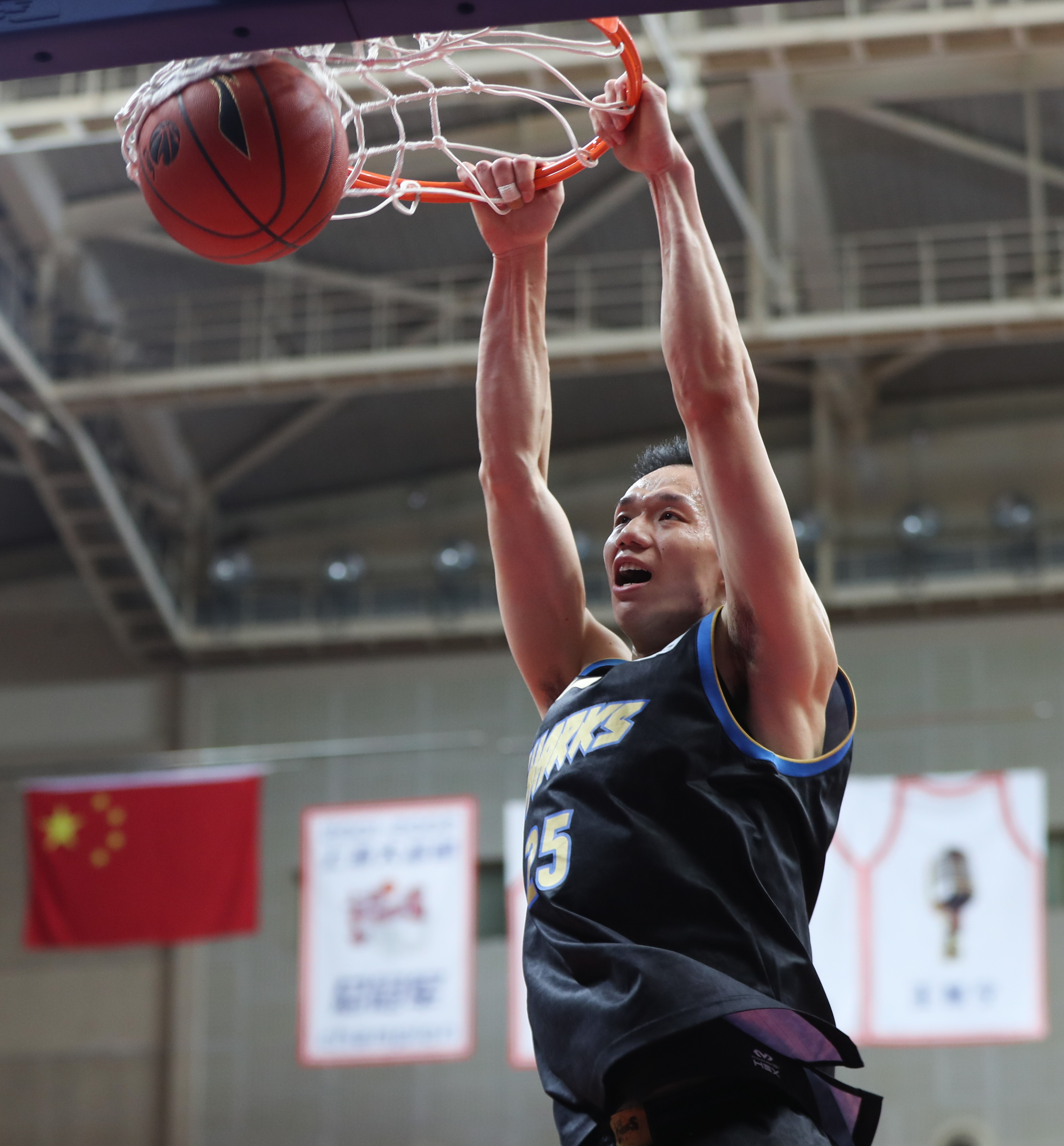 篮球——cba:上海哔哩哔哩胜福建晋江文旅