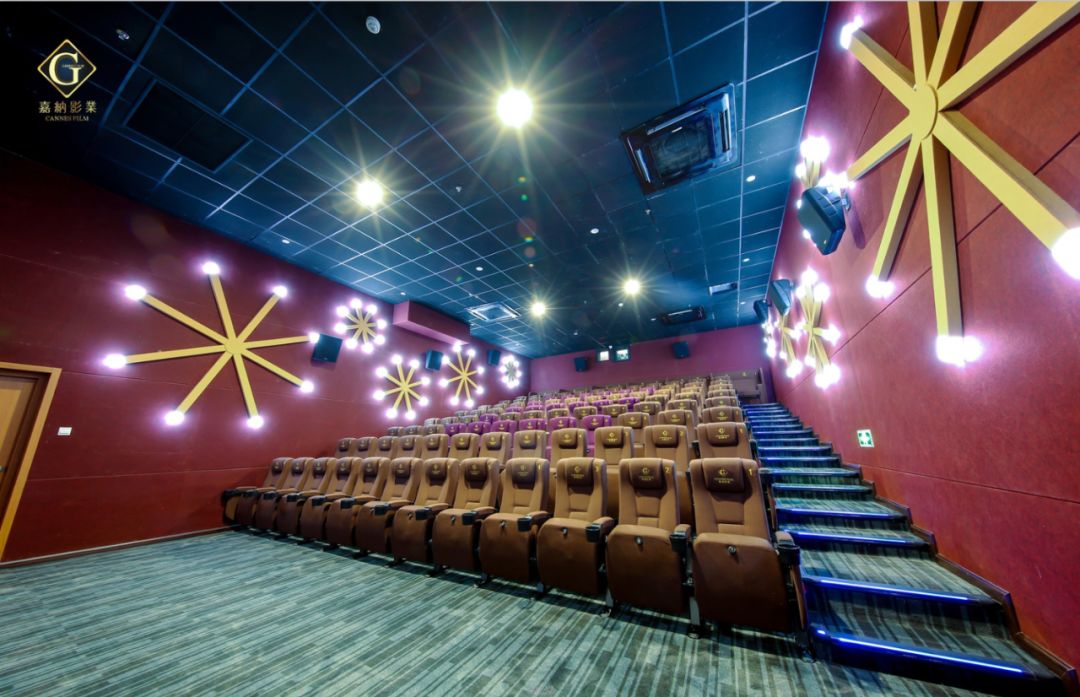 影城设有8个3d激光影厅 包括嘉纳杜比全景声巨幕厅, 共有1022个座位