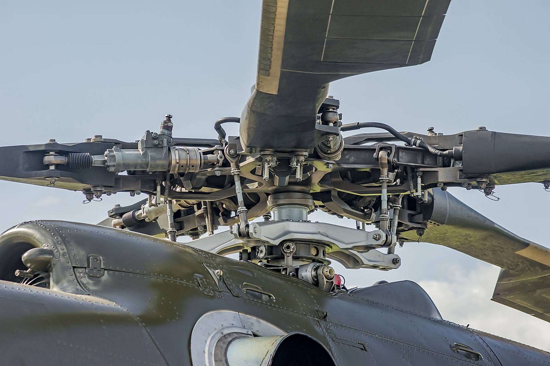 可有不可无的格鲁曼c-2"灰狗式"舰载运输机 c-2"灰狗式"— 美舰载战术