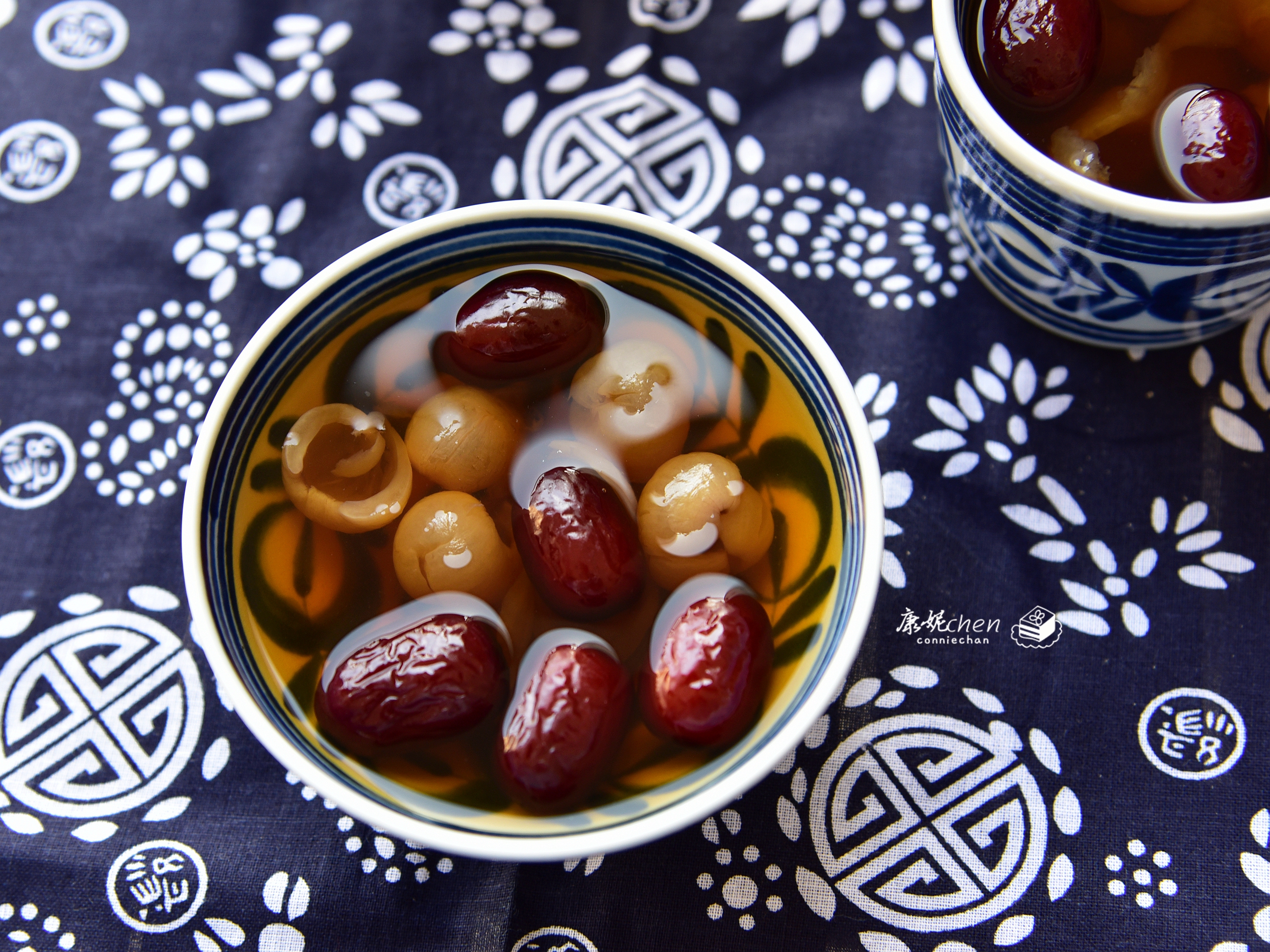 【红糖姜枣桂圆茶的食材】红枣   8颗, 桂圆少许,红糖  1小勺,  姜丝