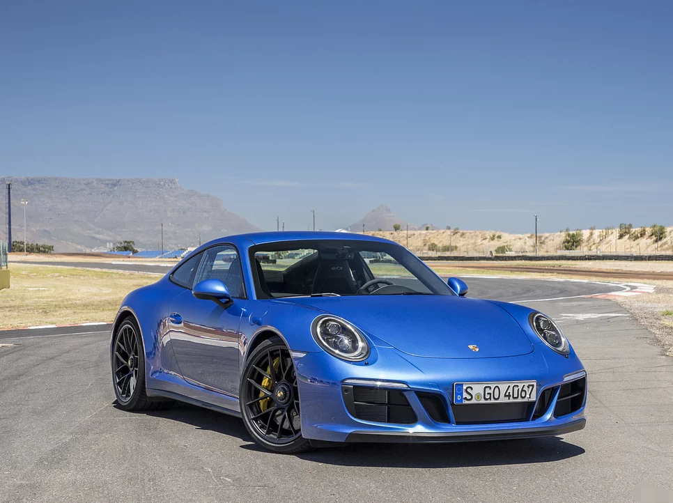 有颜值有动力有空间的保时捷911carrera 4 gts coupe