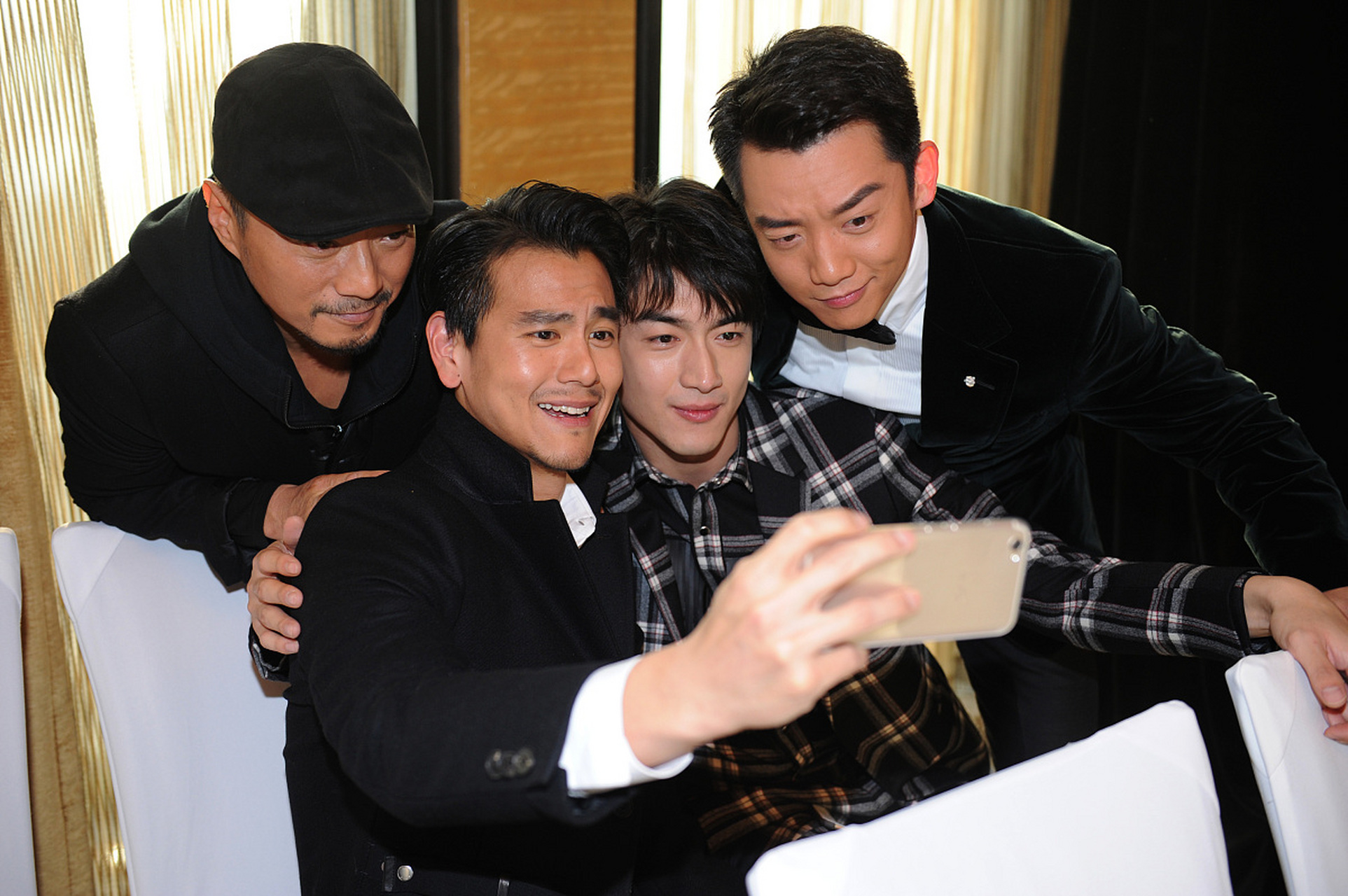 不比不知道,原来林更新,竟然还是肤白貌美型的啊!#彭于晏# #郑恺