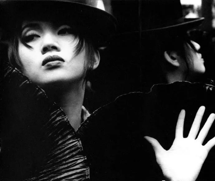 老照片:梅艳芳1994年专辑《是这样的》写真