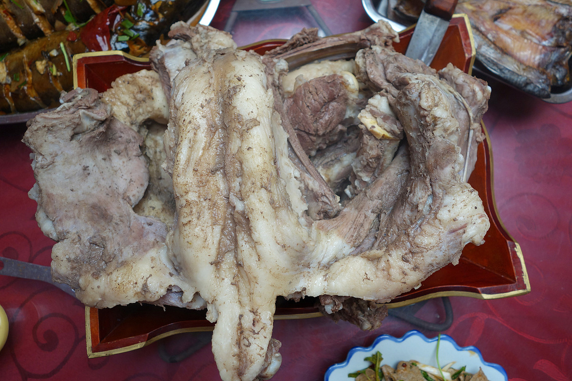 感恩传统菜攻略#蒙古族的手把肉  蒙古族的手把肉,是一道源自内蒙古