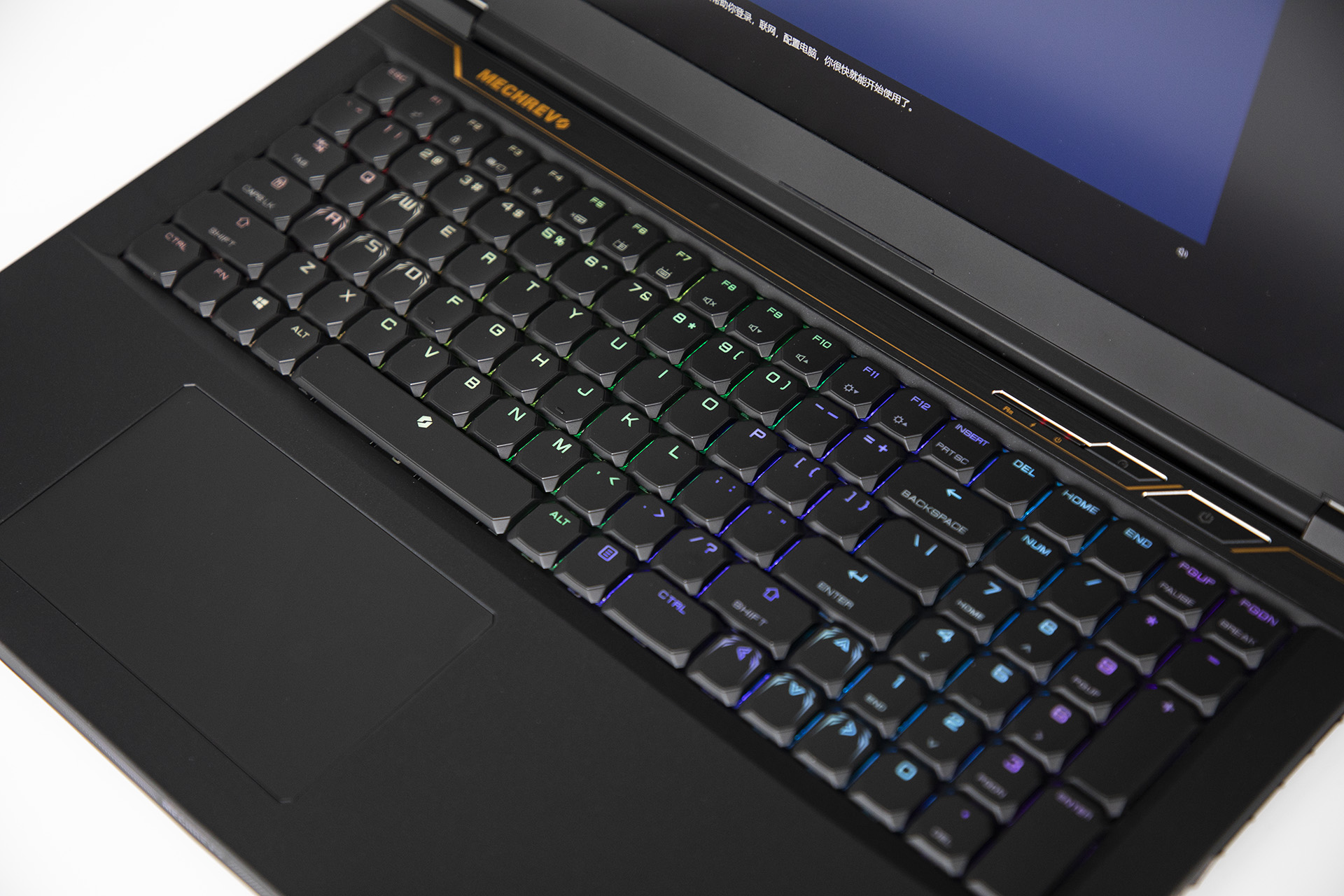 机械革命x8ti-plus设计了小键盘,同时增加了"办公/游戏一键切换"功能