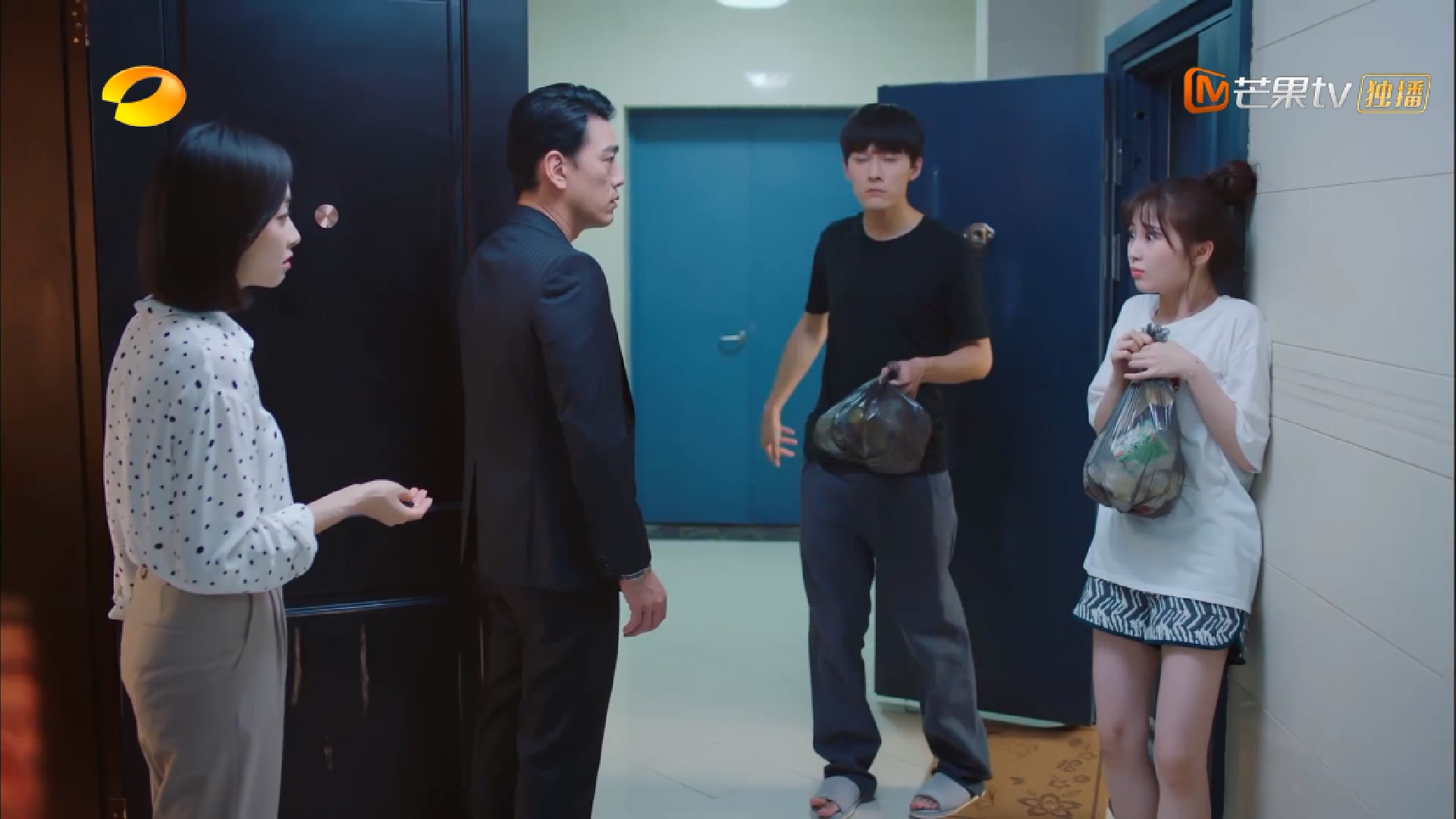 《下一站》贺灿阳蔡敏敏开始撒糖,吹头发亲吻和大口吃面给100分