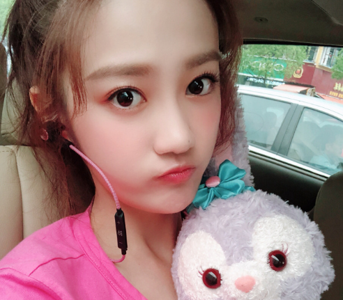 《你好,旧时光》里面的凌翔茜微博晒照,网友:好像韩国妹子!