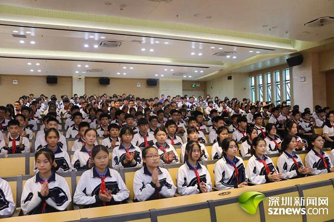 "加强青少年法治教育"宪法教育大课堂"走进田东中学_深圳新闻网"