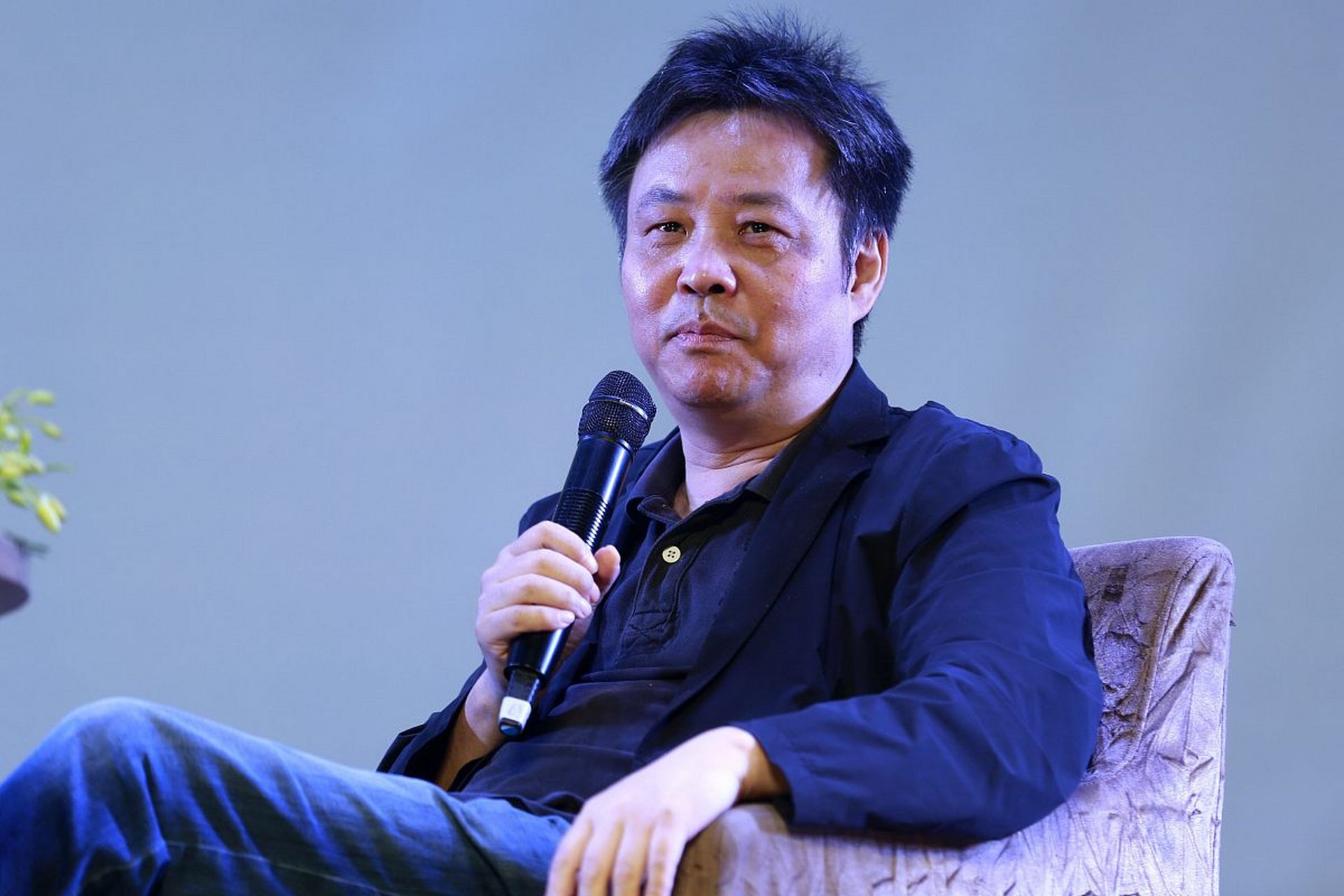 很喜欢余华,看了《一直游到海水变蓝》就更喜欢了.每个人心中都有一片