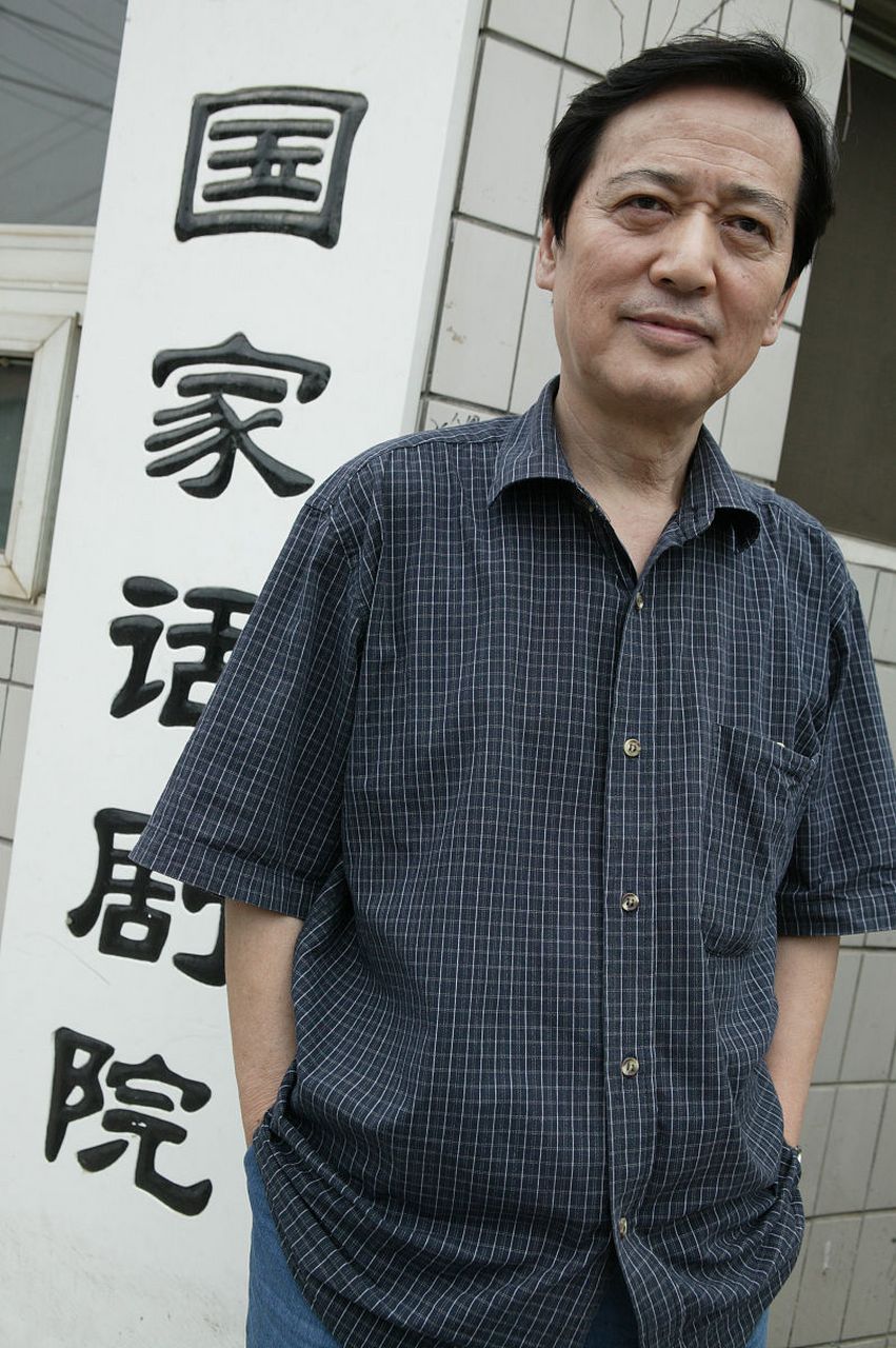 赵有亮是中国电影界的传奇人物,他在多年的演艺生涯