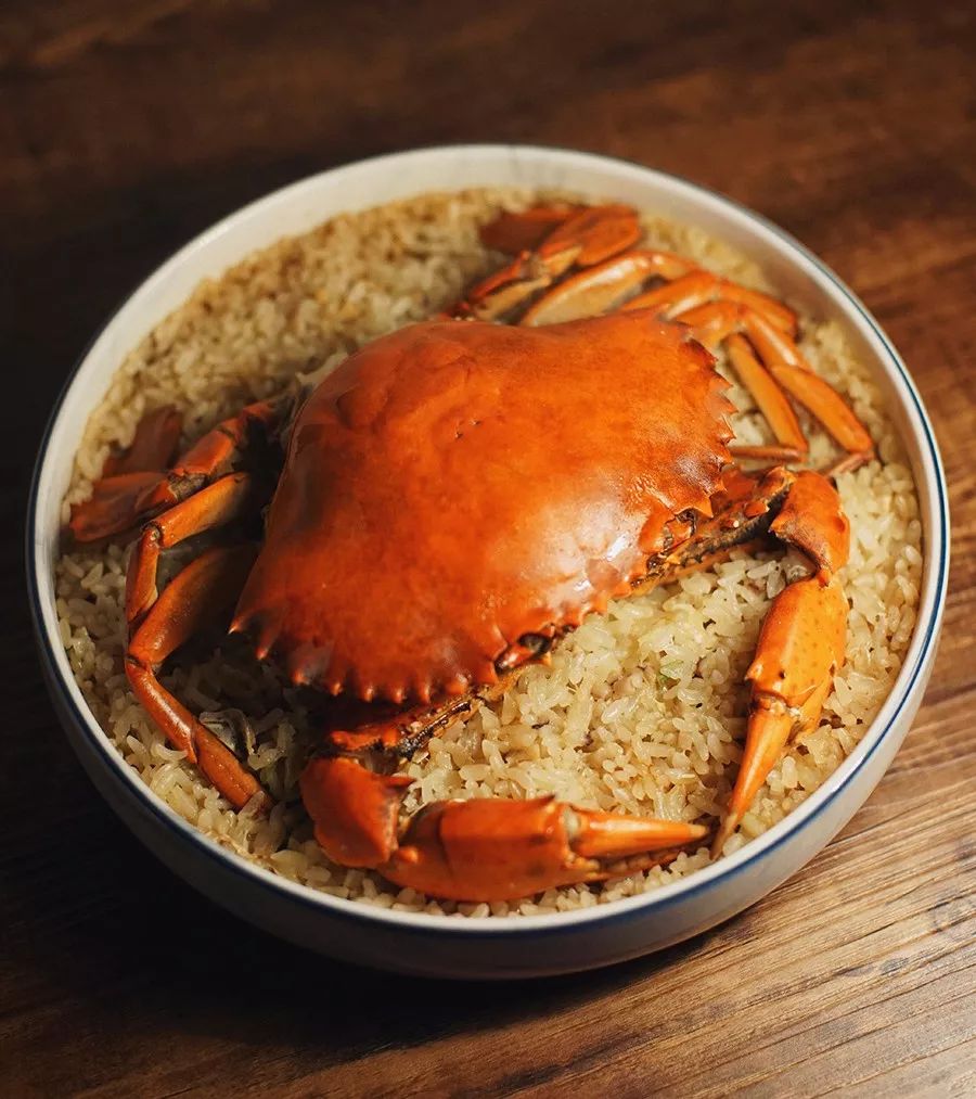 带膏红蟳与米饭同蒸,香美