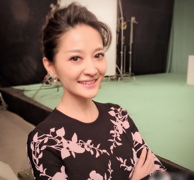 "财经频道花旦主持"38岁谢颖颖被观众称为"天使主播"