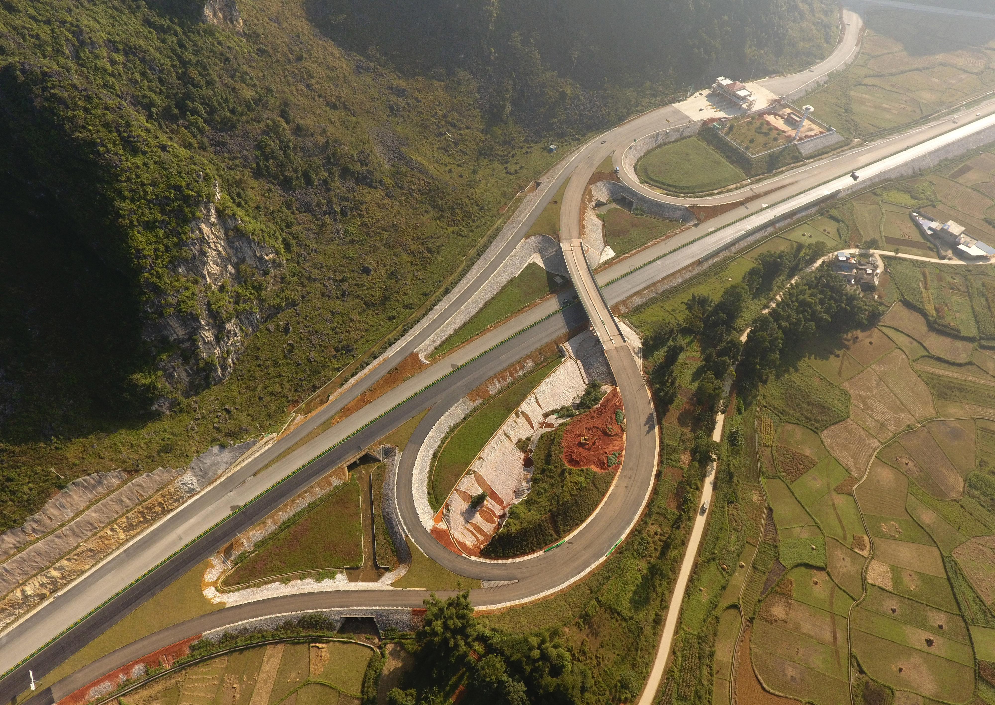 中越边境靖西至龙邦高速公路预计年底通车