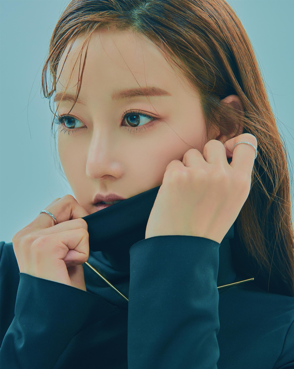 韩星吴胜雅从歌手转型演员获肯定 拍写真展个性魅力!