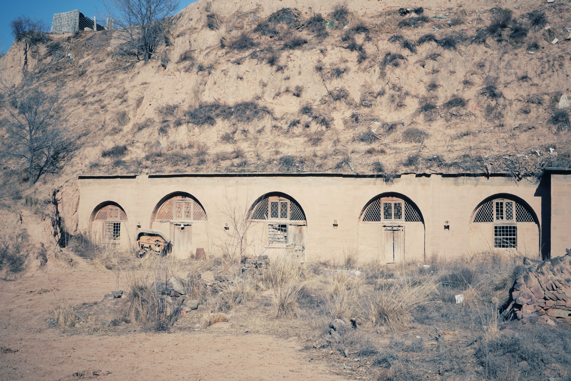 陕北农村,旧窑洞随处可见,曾是谁的家园?