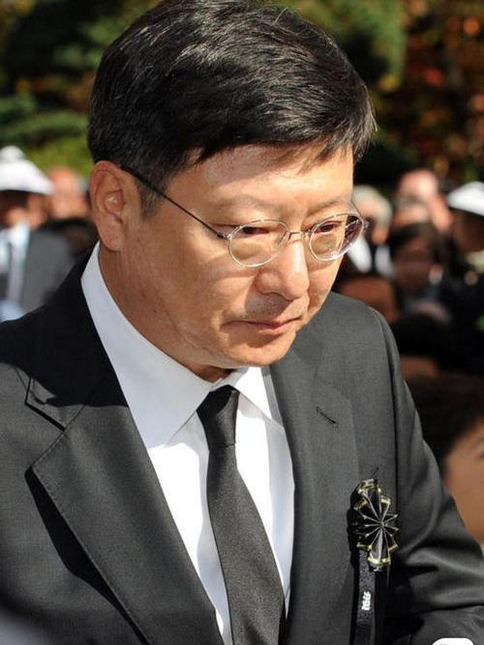 朴志晚曾因吸毒先后6次被立案或不拘留起诉,家族势力庞大,但在朴槿惠