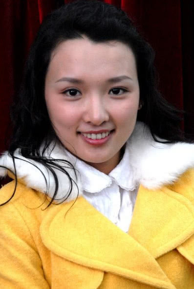 起底赵本山美女徒弟王君平,曾经是个礼仪,如今已是俩孩子的妈!