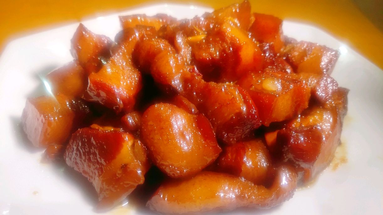 大厨教你红烧肉正确做法,不加老抽不加水,过年朋友抢着吃、真香